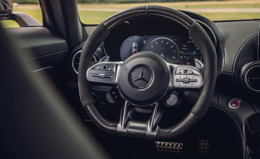 Детали интерьера Mercedes-AMG GT (C190) 2019 года  (NA) (фото 45 из 46)
